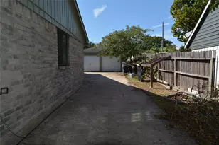 10206 Huntington Wood Dr, Houston, TX 77099 - Photo 9