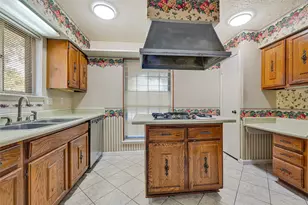 10206 Huntington Wood Dr, Houston, TX 77099 - Photo 11