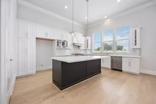 10919 Grove Tree Ln, Houston, TX 77043 - Photo 3