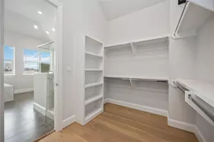 10919 Grove Tree Ln, Houston, TX 77043 - Photo 33