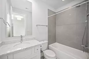 10919 Grove Tree Ln, Houston, TX 77043 - Photo 11