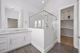 10919 Grove Tree Ln, Houston, TX 77043 - Photo 31