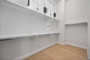 10919 Grove Tree Ln, Houston, TX 77043 - Photo 35