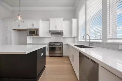 10919 Grove Tree Lane, Houston, TX 77043 - Photo 17