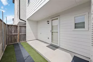 10919 Grove Tree Ln, Houston, TX 77043 - Photo 41