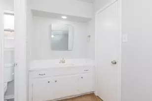 7726 Ashmole Ln, Houston, TX 77088 - Photo 9