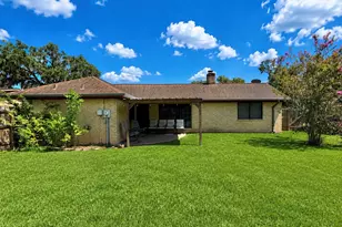 266 Inwood Dr, West Columbia, TX 77486 - Photo 9