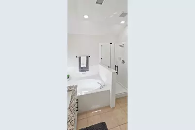 14 Valley Oaks Circle, The Woodlands, TX 77382 - Photo 9
