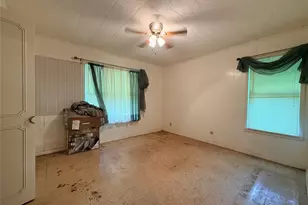 211 N Simpson St, Yorktown, TX 78146 - Photo 11