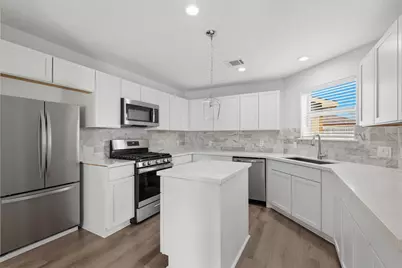 9026 McGallion Road, Houston, TX 77022 - Photo 9