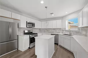 9026 McGallion Rd, Houston, TX 77022 - Photo 9