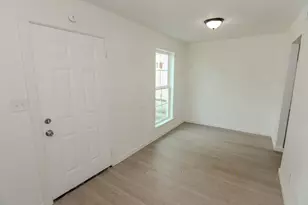 7867 Hamlet St, Houston, TX 77078 - Photo 3