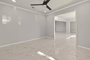 5674 Hazen St, Houston, TX 77081 - Photo 7