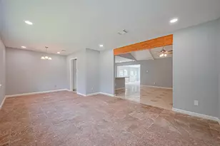 10659 Hazelhurst Dr, Houston, TX 77043 - Photo 5