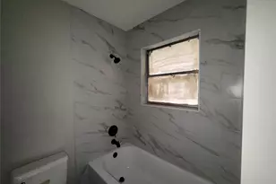 5025 Jefferson St, Houston, TX 77023 - Photo 9