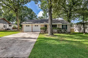 168 Greenleaf Ln, Conroe, TX 77304 - Photo 1