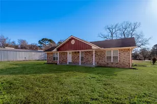 2201 Badger Ln, Huntsville, TX 77320 - Photo 1