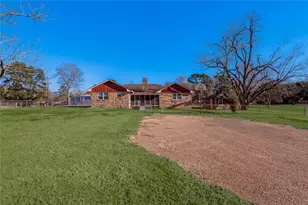 2201 Badger Ln, Huntsville, TX 77320 - Photo 3