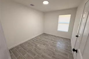 5842 Beldart St, Houston, TX 77033 - Photo 9