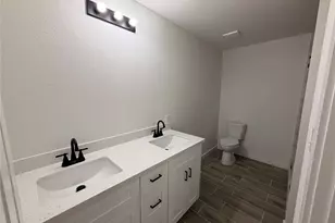 5842 Beldart St, Houston, TX 77033 - Photo 13