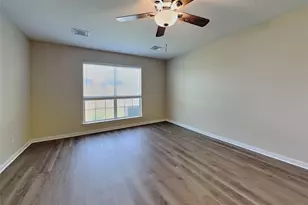 11814 E Galwan Cir, Houston, TX 77070 - Photo 7