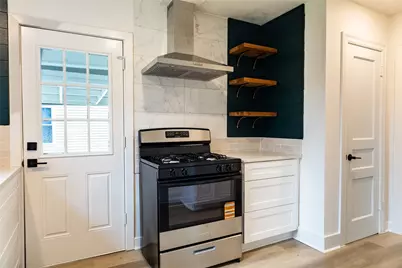 1203 17th Ave N, Texas City, TX 77590 - Photo 5