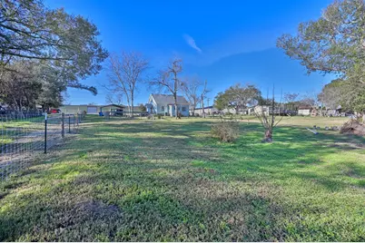 638 W Fisher Street, Bellville, TX 77418 - Photo 31
