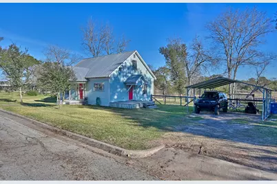 638 W Fisher Street, Bellville, TX 77418 - Photo 3