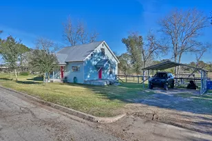 638 W Fisher St, Bellville, TX 77418 - Photo 3