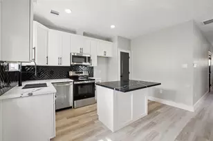 4719 Mallow St, Houston, TX 77033 - Photo 9