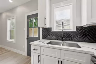 4719 Mallow St, Houston, TX 77033 - Photo 11