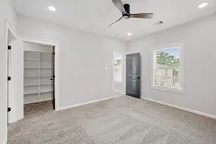 4719 Mallow St, Houston, TX 77033 - Photo 19