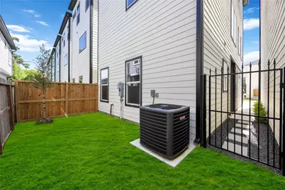 1941 Knoll Square Drive, Houston, TX 77080 - Photo 23