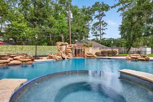 728 Crestbend Dr, Houston, TX 77042 - Photo 23