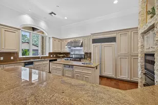 728 Crestbend Dr, Houston, TX 77042 - Photo 7