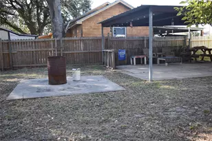 224 East Pine Ave, Winnie, TX 77665 - Photo 13