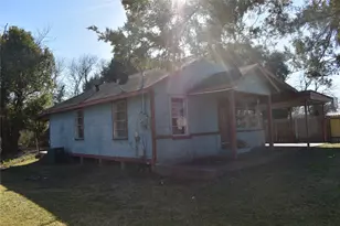 224 East Pine Ave, Winnie, TX 77665 - Photo 3