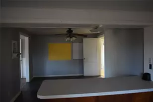 224 East Pine Ave, Winnie, TX 77665 - Photo 5