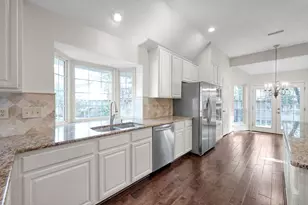 18 Skyland Pl, The Woodlands, TX 77381 - Photo 7