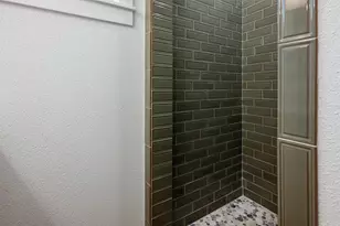 402 W Castle Harbour Dr, Friendswood, TX 77546 - Photo 23