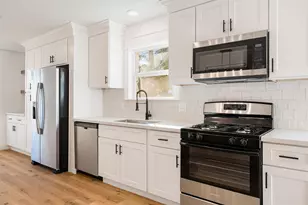 402 W Castle Harbour Dr, Friendswood, TX 77546 - Photo 9