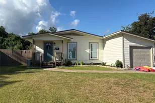 112 Acacia St, Lake Jackson, TX 77566 - Photo 1
