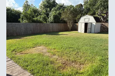 112 Acacia Street, Lake Jackson, TX 77566 - Photo 9