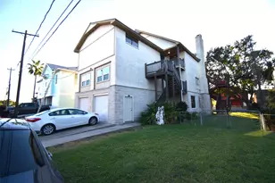 82 Harbor Ln, Kemah, TX 77565 - Photo 1