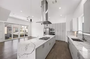 2111 McGowen St, Houston, TX 77004 - Photo 17