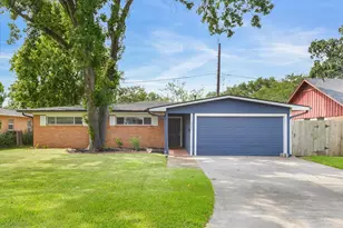 1865 Dolphin Dr, Seabrook, TX 77586 - Photo 1