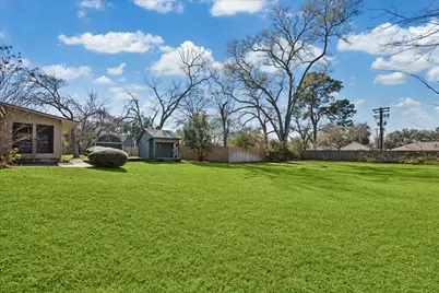 523 E O'Bryant Street, Bellville, TX 77418 - Photo 17