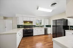 523 E Obryant St, Bellville, TX 77418 - Photo 5