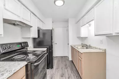 9700 Leawood Boulevard #1806, Houston, TX 77099 - Photo 7