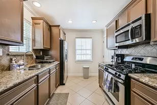 2009 Neumann Dr, Galveston, TX 77551 - Photo 9